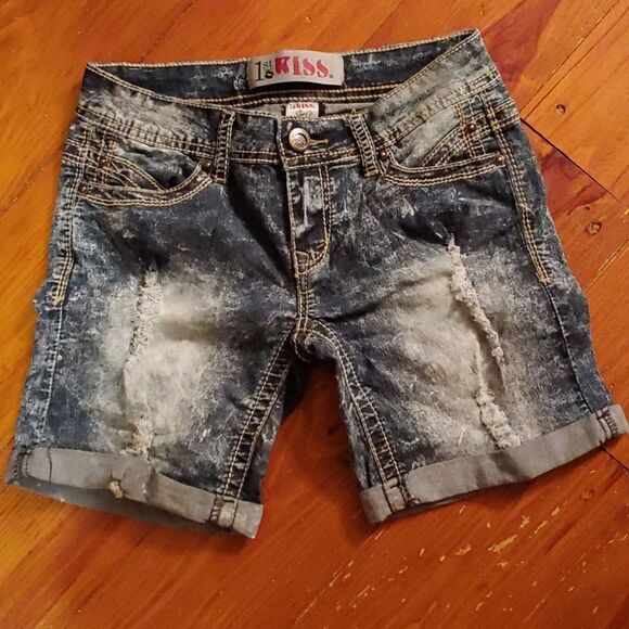 first kiss Pants - Denim distressed shorts